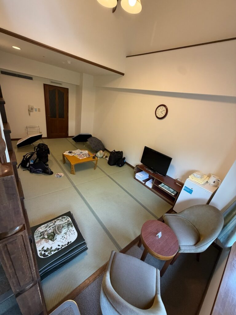 ホテルグリーンプラザ軽井沢3401号室、メゾネットタイプの客室内観
