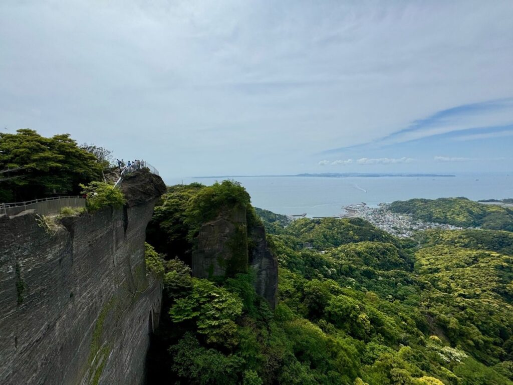 鋸山地獄のぞき、切り立った岩壁と絶景の眺め