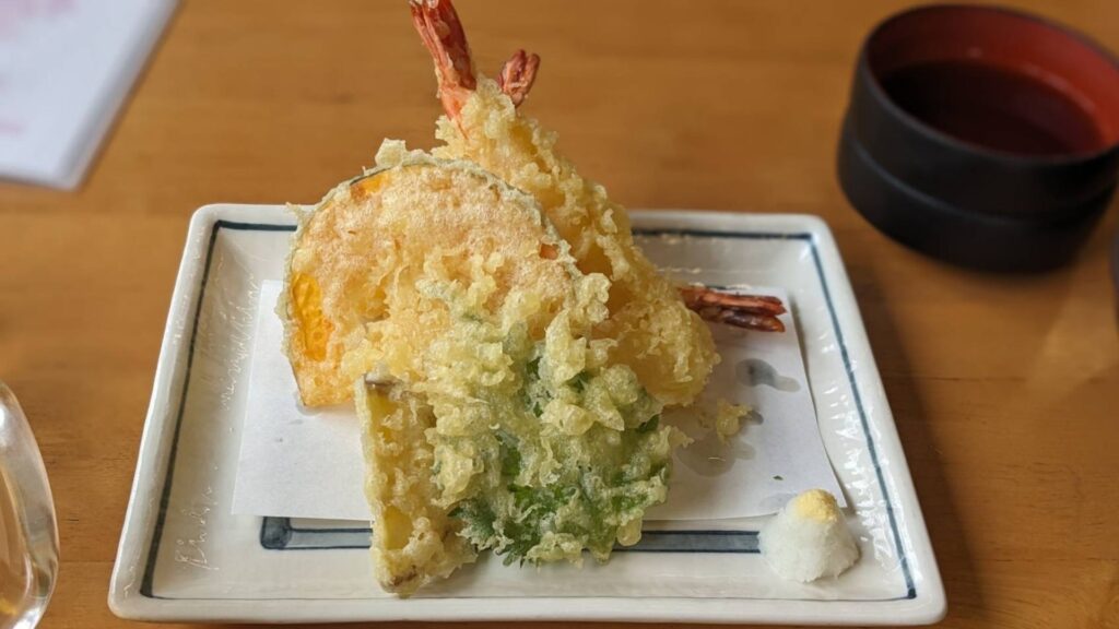 ばんやの天ぷら単品、海老と野菜の盛り合わせ
