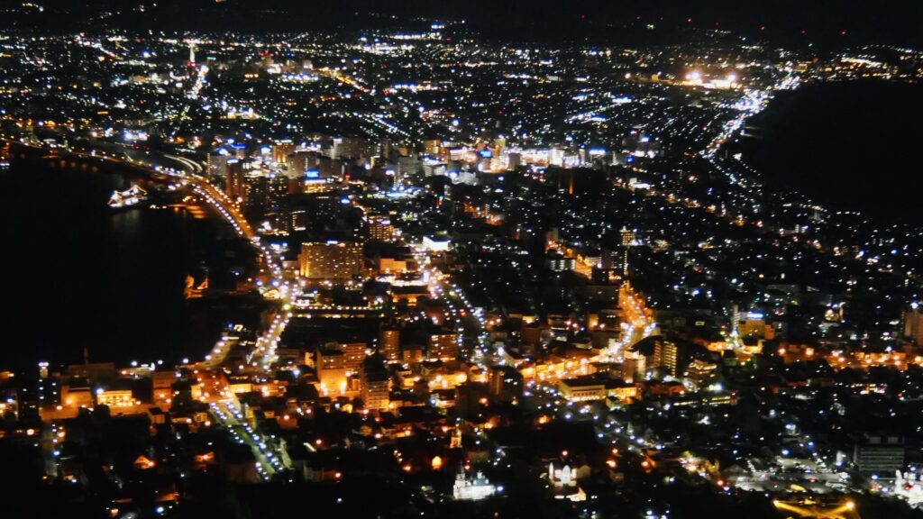 函館山山頂から見た完全に暗くなった後の函館の夜景