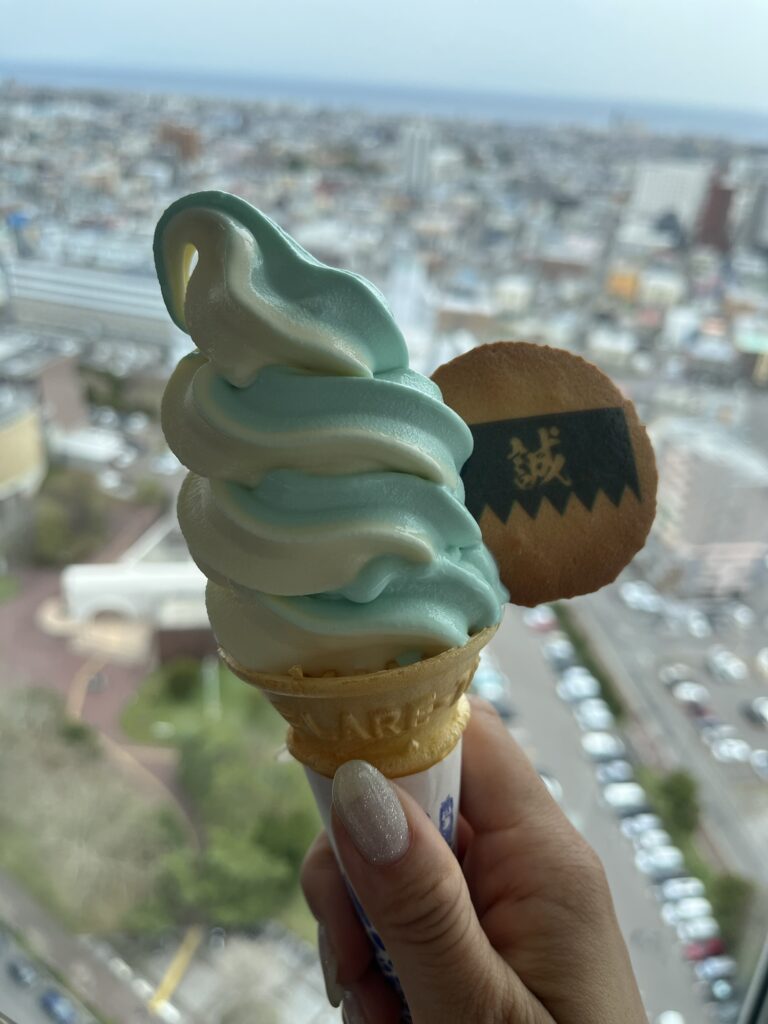五稜郭タワーの新選組ソフトクリームと「誠」のクッキー