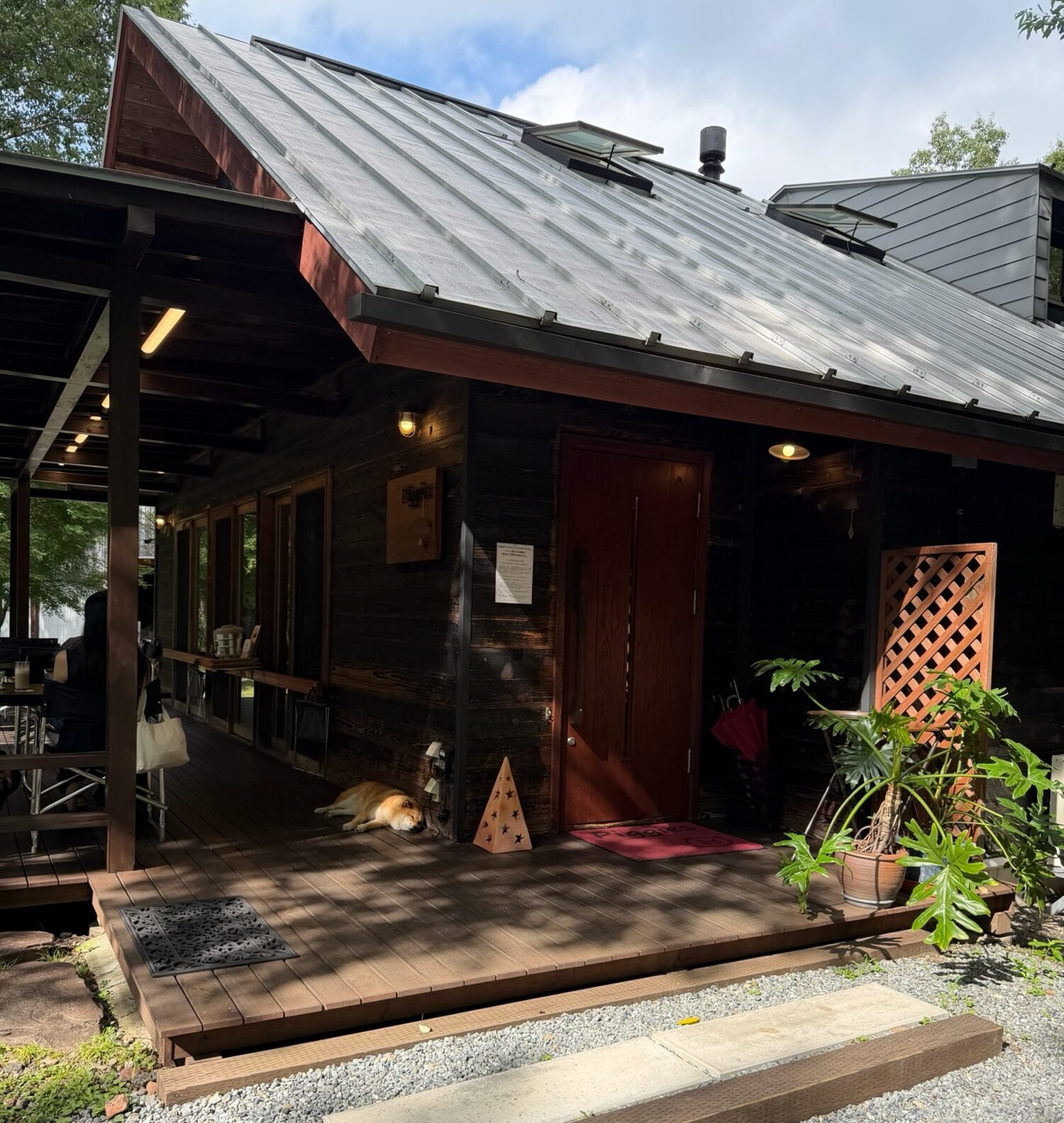 Piggies Cafe店内入口